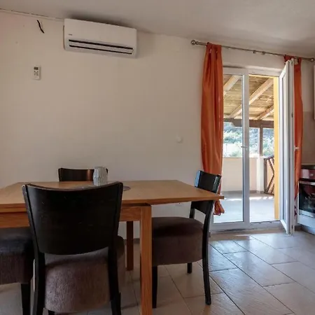 Lana Apartment