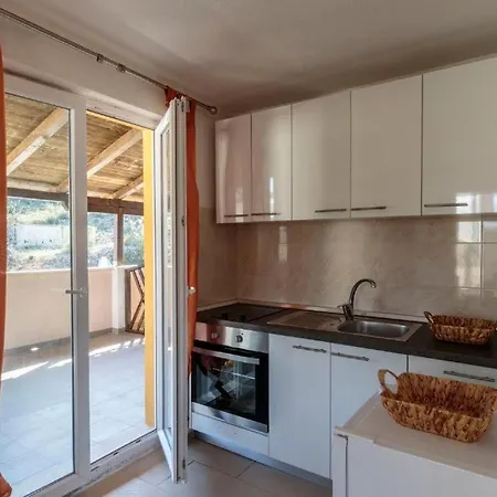 Lana Apartment *